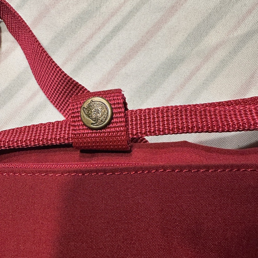 Kanken Fjallraven classic backpack color ox red 14” x 11” x 4.7” NWT - Picture 6 of 7